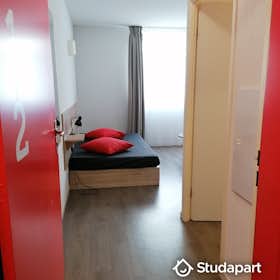 Cameră privată de închiriat pentru 632 EUR pe lună în La Rochelle, Rue de la Désirée
