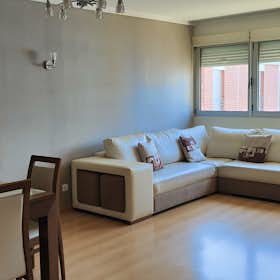 Apartment for rent for €1,700 per month in Lisbon, Rua José Cardoso Pires