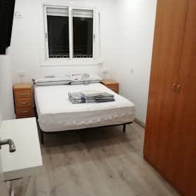 Private room for rent for €740 per month in L'Hospitalet de Llobregat, Avinguda de Miraflores