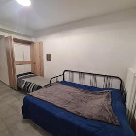 Studio for rent for €1,200 per month in Bologna, Via Orfeo