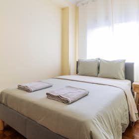 Apartment for rent for €950 per month in Porto, Rua de Faria Guimarães