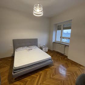 Apartment for rent for €1,270 per month in Turin, Piazza della Repubblica