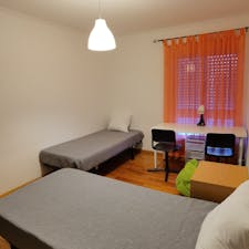 Mehrbettzimmer for rent for 300 € per month in Setúbal, Avenida Professor Orlando Ribeiro