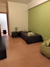 Shared room for rent for €650 per month in Oeiras, Avenida Carolina Michaelis