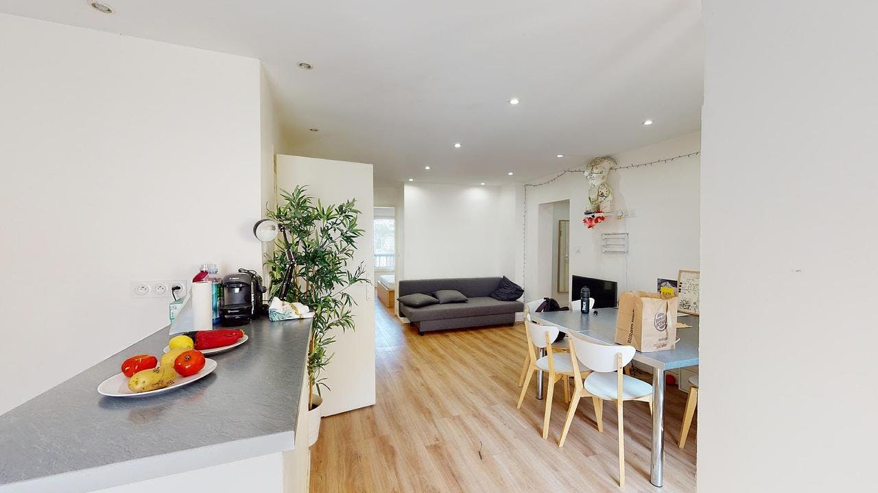 Private room for rent on Rue des Remparts, Toulon - Поглед 5