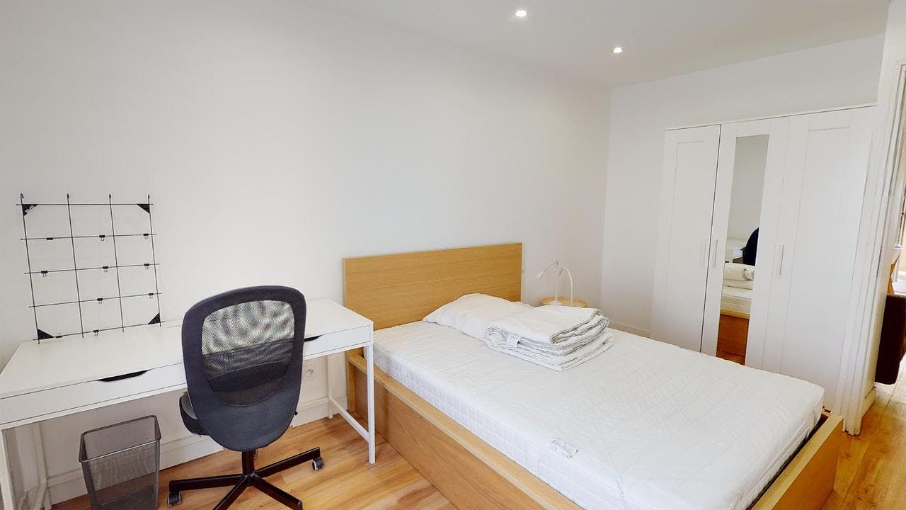 Private room for rent on Rue des Remparts, Toulon - Поглед 3