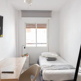 Private room for rent for €390 per month in Alcalá de Henares, Calle Muelle