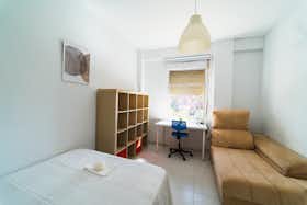 Private room for rent for €370 per month in Sevilla, Calle Tarfía