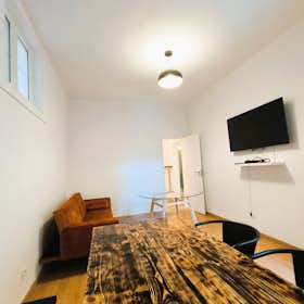 Apartment for rent for €2,085 per month in Lisbon, Rua dos Sapateiros