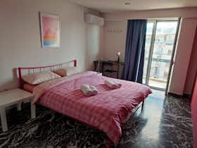 Отдельная комната сдается в аренду за 440 € в месяц в Athens, Marni