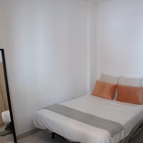 Private room for rent for €420 per month in Alcalá de Henares, Calle Muelle