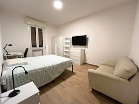 私人房间 正在以 €590 的月租出租，其位于 Modena, Via Enrico Stufler