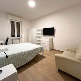 Cameră privată de închiriat pentru 590 EUR pe lună în Modena, Via Enrico Stufler