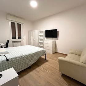 Privé kamer te huur voor € 590 per maand in Modena, Via Enrico Stufler