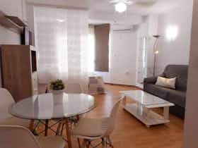 Wohnung zu mieten für 798 € pro Monat in Vélez-Málaga, Calle Gabarra
