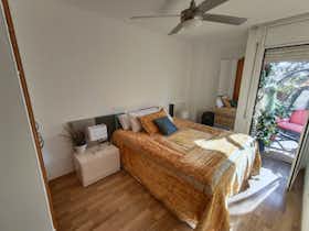 Private room for rent for €800 per month in Sant Adrià de Besòs, Carrer de Pi i Gibert