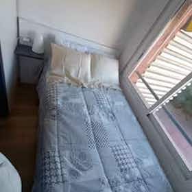Privé kamer te huur voor € 550 per maand in Sant Adrià de Besòs, Carrer de Pi i Gibert
