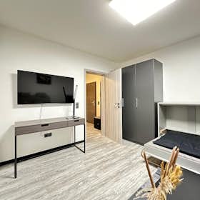 Lägenhet att hyra för 1 300 € i månaden i Mühlheim am Main, Hauptstraße