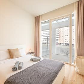 Apartment for rent for €1,065 per month in Lisbon, Rua António de Abreu