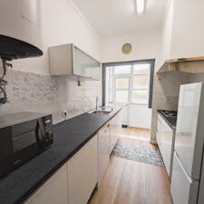 Apartment for rent for €1,200 per month in Sintra, Rua Marechal Gomes da Costa