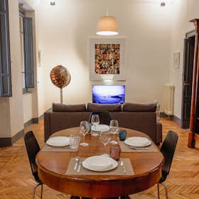 Apartment for rent for €4,200 per month in Bologna, Via Cesare Battisti