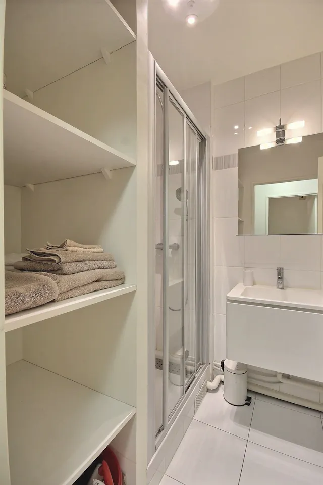 1-Bedroom Apartment in Rue de Tocqueville, Paris (1475356) room image 10