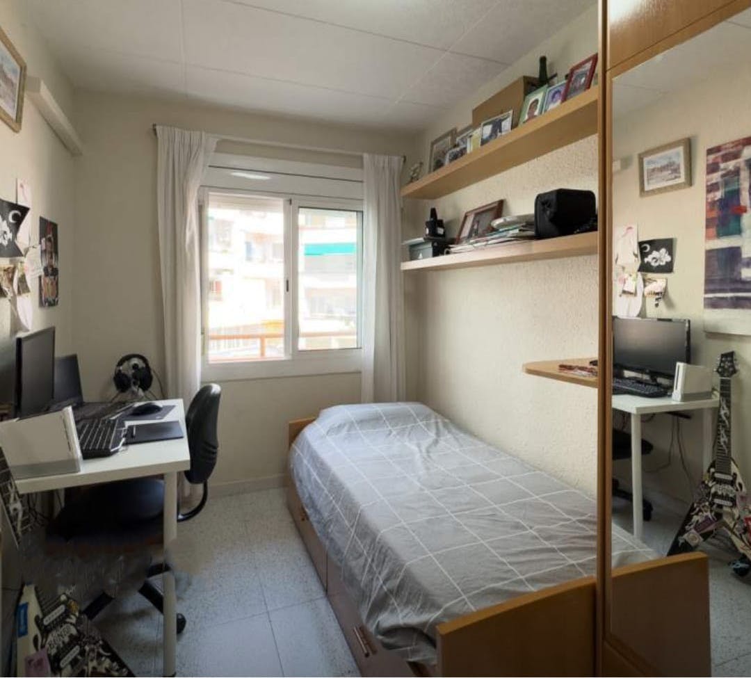 Private room for rent for €550 per month in Barcelona, Carrer de Cartellà