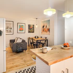 Apartment for rent for €4,000 per month in Lisbon, Rua Vicente Borga