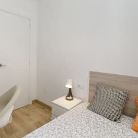 Private room for rent for €525 per month in L'Hospitalet de Llobregat, Carrer del Llobregat