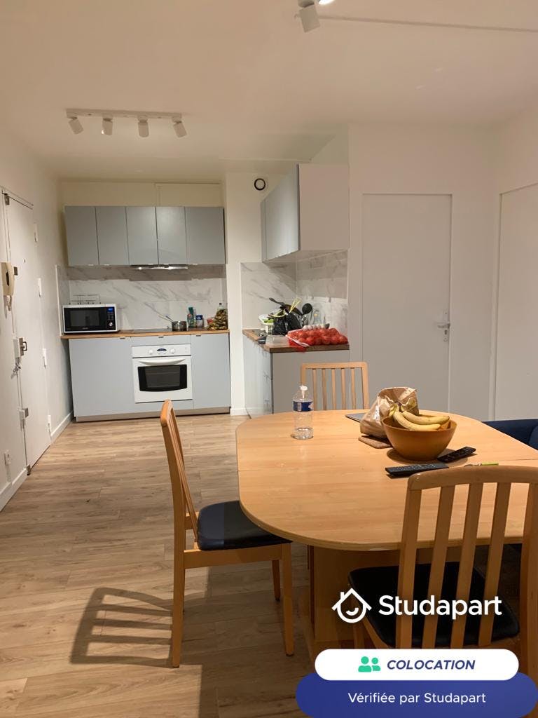 Private room for rent for €600 per month in Noisy-le-Grand, Allée de la Butte aux Cailles