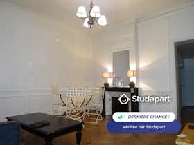 Appartement te huur voor € 1.200 per maand in Rouen, Rue de la Seille