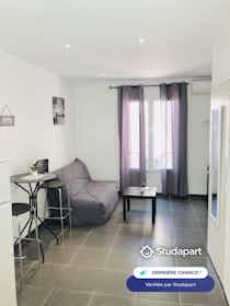 Appartement te huur voor € 570 per maand in Antibes, Avenue du Docteur Fabre
