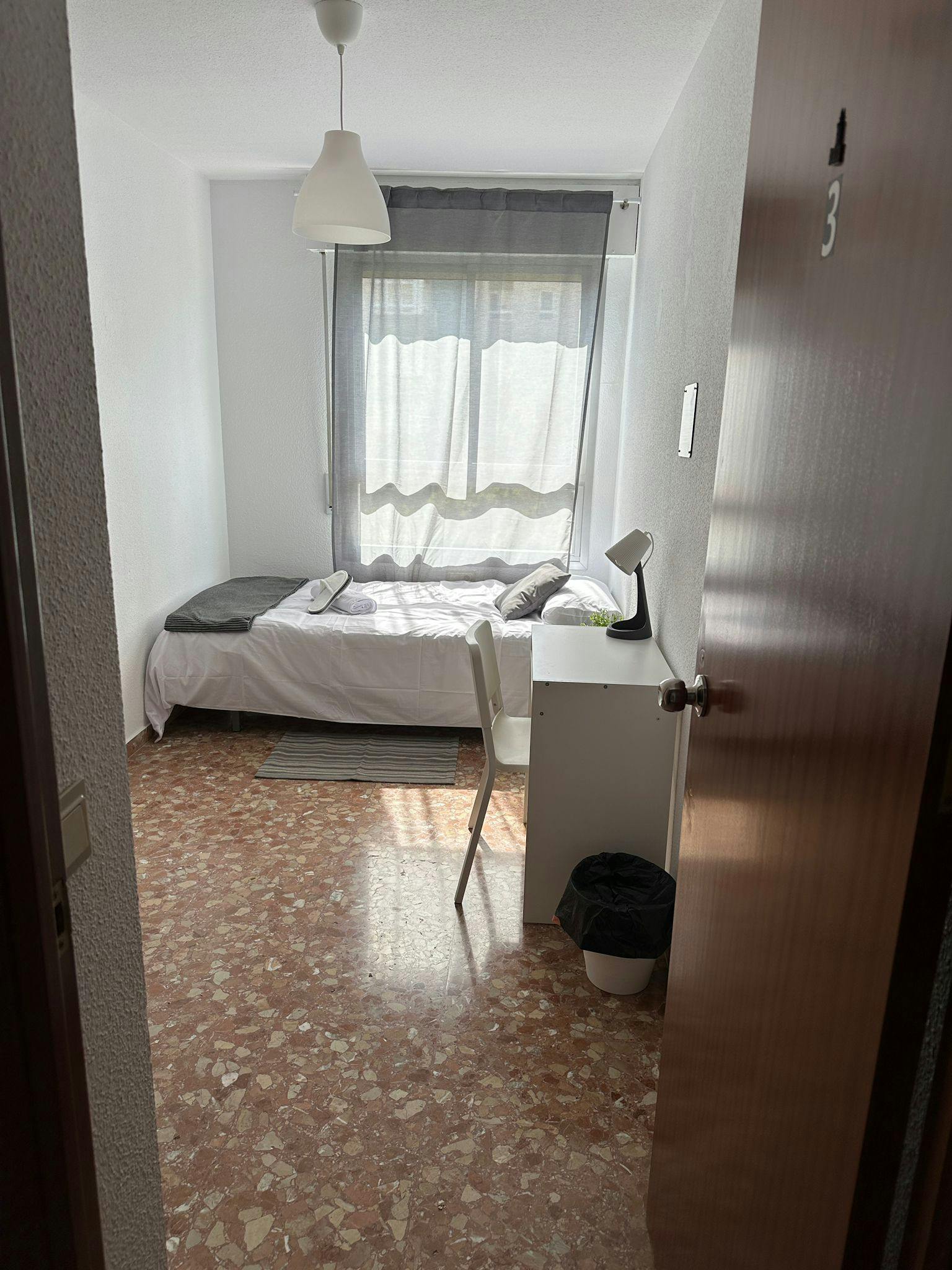 Private room for rent for €465 per month in Málaga, Calle José Iturbi
