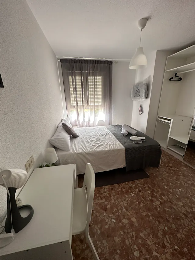 Private room in Calle José Iturbi, Málaga (1475567) room image 1