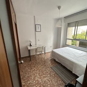 Private room for rent for €425 per month in Málaga, Calle José Iturbi
