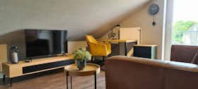Appartement te huur voor € 750 per maand in Dänischenhagen, Nöhrenkoppel