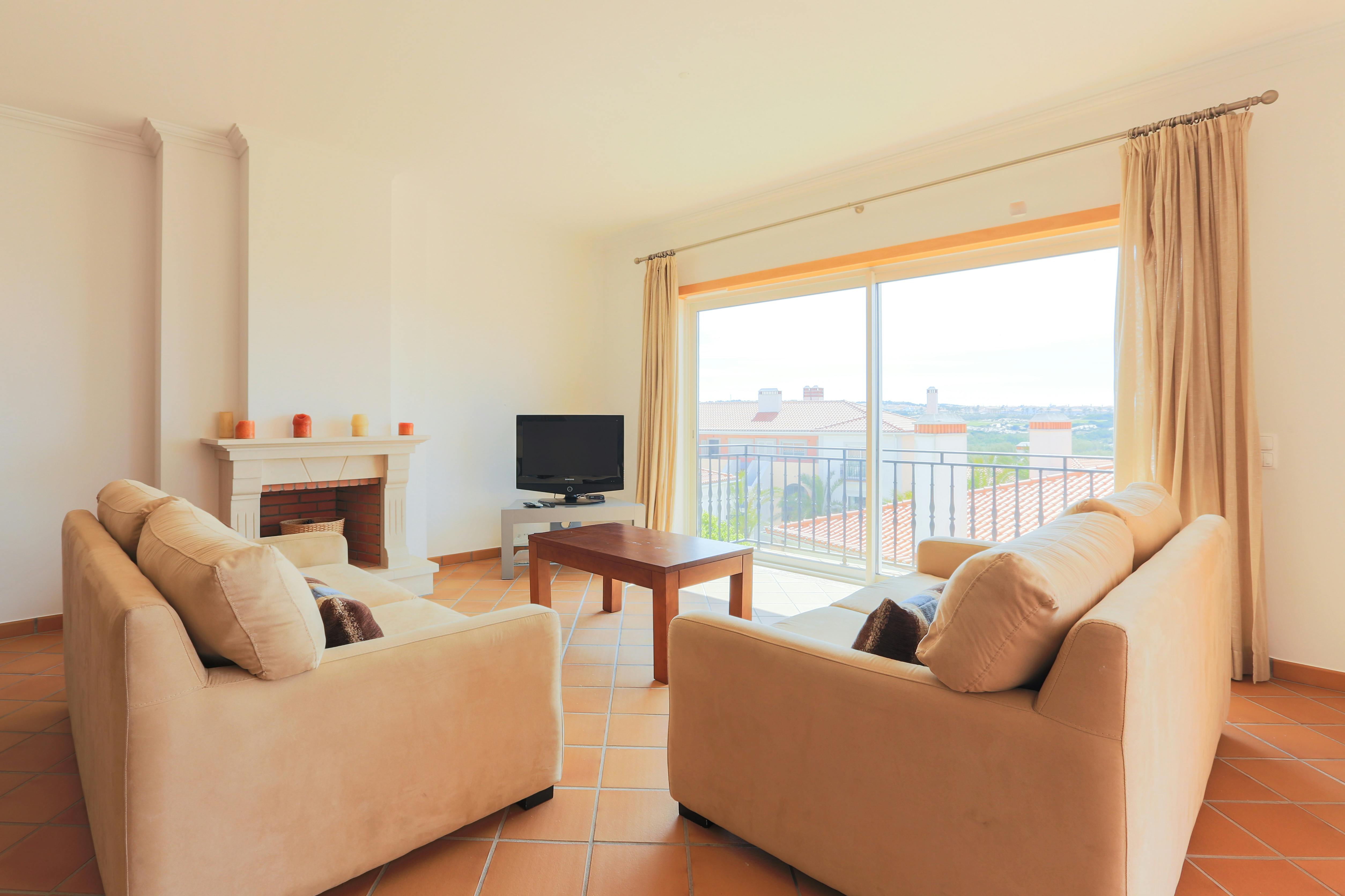 Apartment for rent for €1,200 per month in Óbidos, Rua Josefa de Óbidos