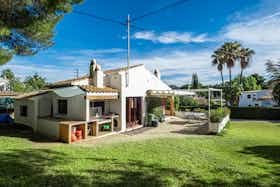 Huis te huur voor € 5.000 per maand in Javea, Calle Enebro