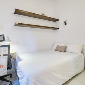 Private room for rent for €770 per month in Barcelona, Carrer de Sant Antoni Maria Claret