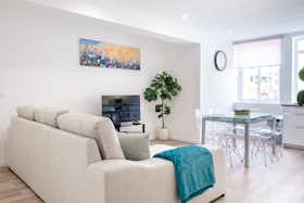 Apartament de închiriat pentru 2.228 EUR pe lună în Funchal, Rua dos Aranhas