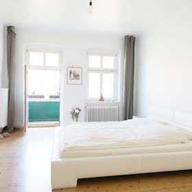 Apartment for rent for €1,600 per month in Berlin, Nogatstraße