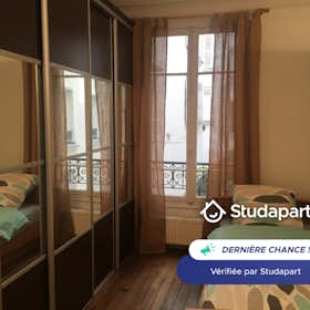 Private room for rent for €1,000 per month in Paris, Rue Broca
