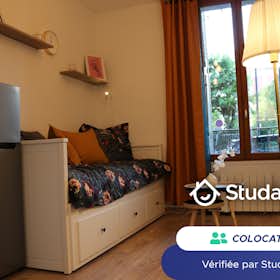 Private room for rent for €630 per month in Ivry-sur-Seine, Rue Jules Vanzuppe