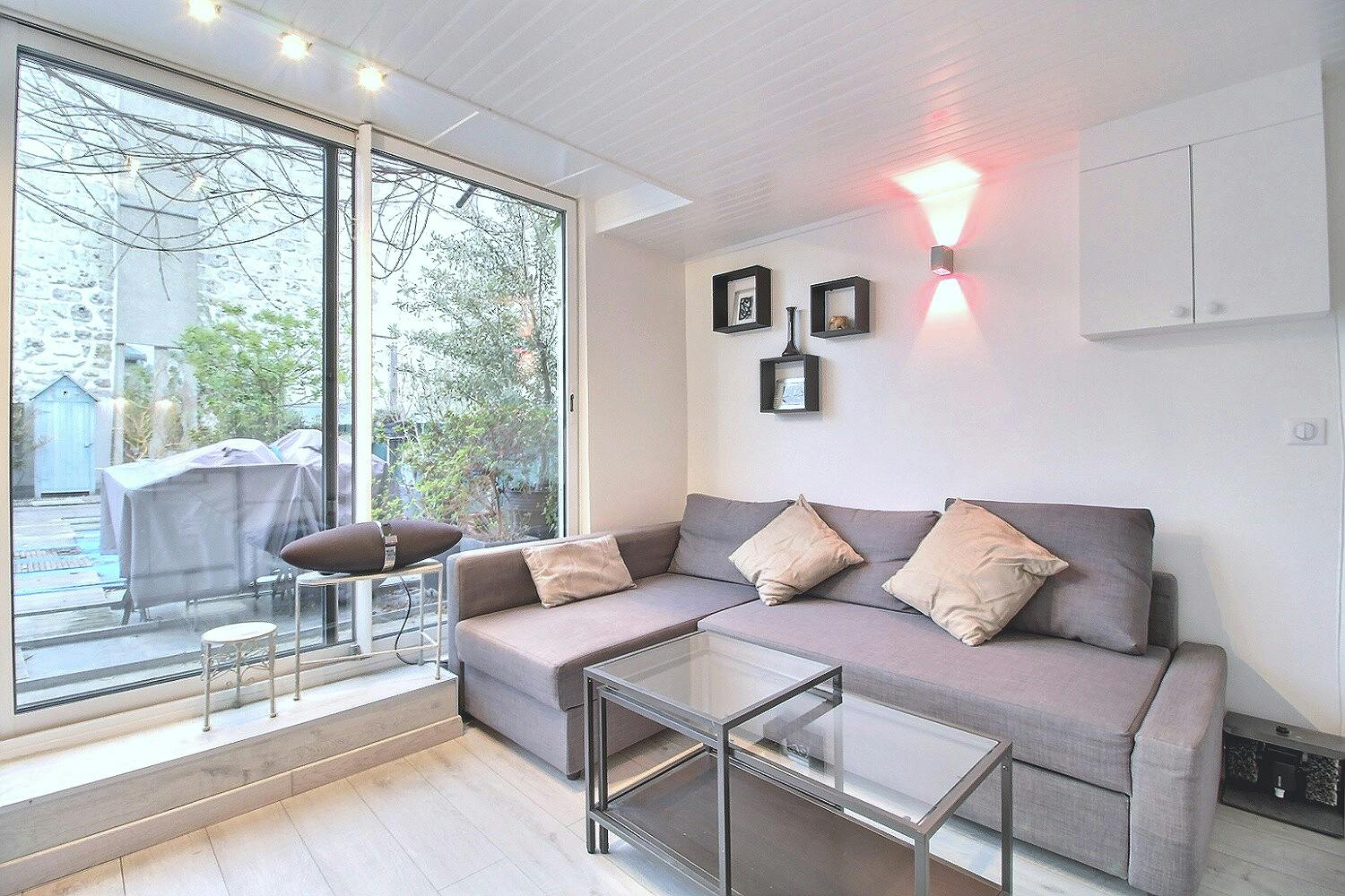 Apartment for rent for €1,908 per month in Paris, Rue de Montmorency