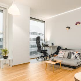 Apartment for rent for €4,594 per month in Vienna, Schnirchgasse