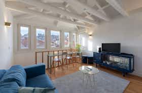 Квартира сдается в аренду за 3 000 € в месяц в Porto, Rua do Souto