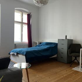 Studio for rent for €1,199 per month in Berlin, Behmstraße