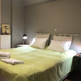 私人房间 正在以 €1,290 的月租出租，其位于 Arkalochóri, Kondylaki