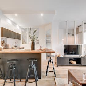 Apartment for rent for €3,511 per month in Paris, Rue Legendre