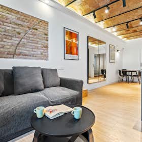 Apartment for rent for €2,300 per month in Barcelona, Carrer del Rosselló